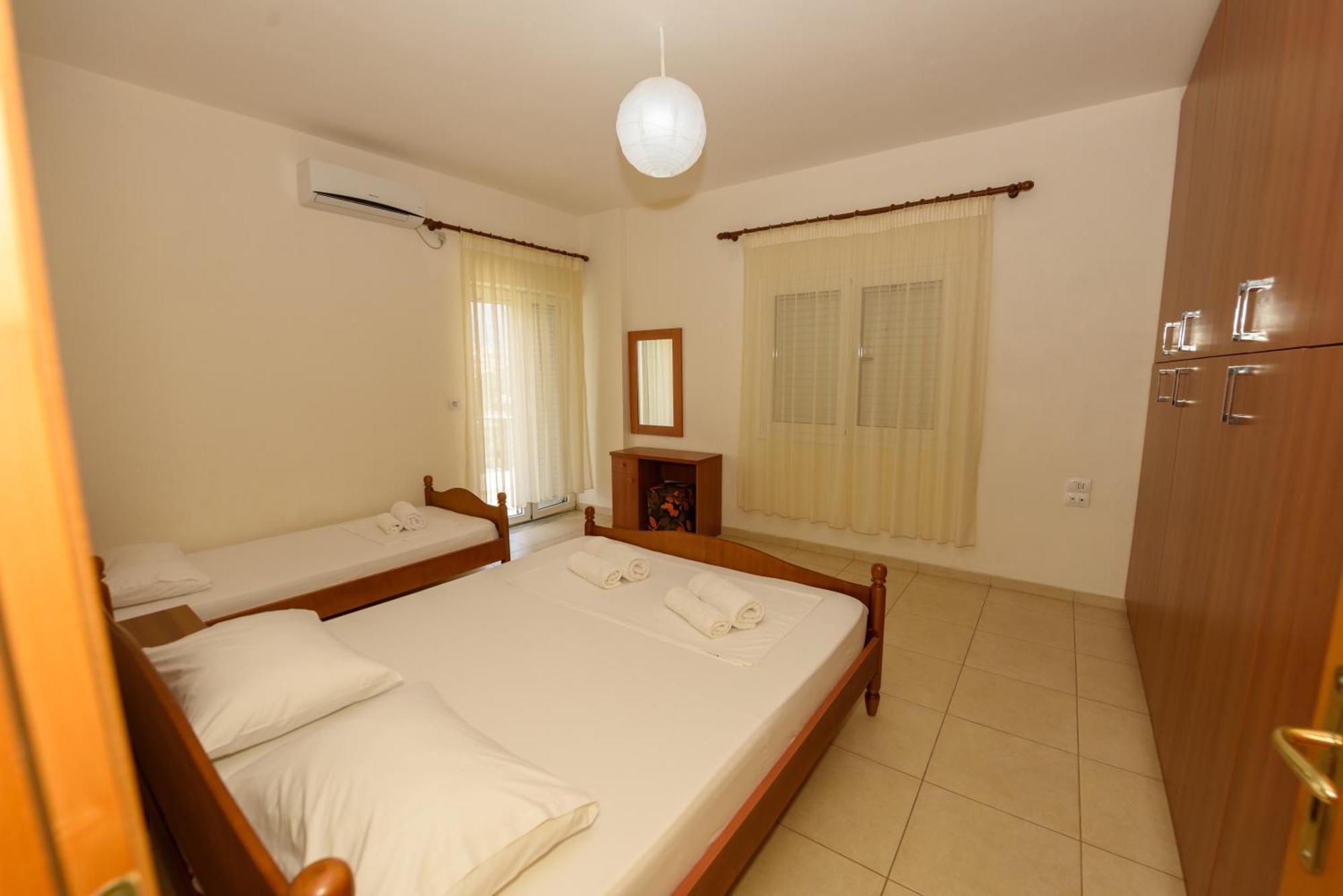 Vasili'S Family Apartments Himare Exterior photo