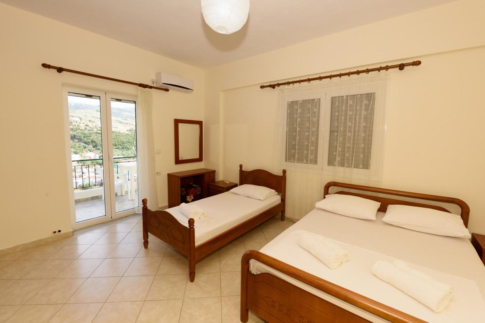 Vasili'S Family Apartments Himare Exterior photo