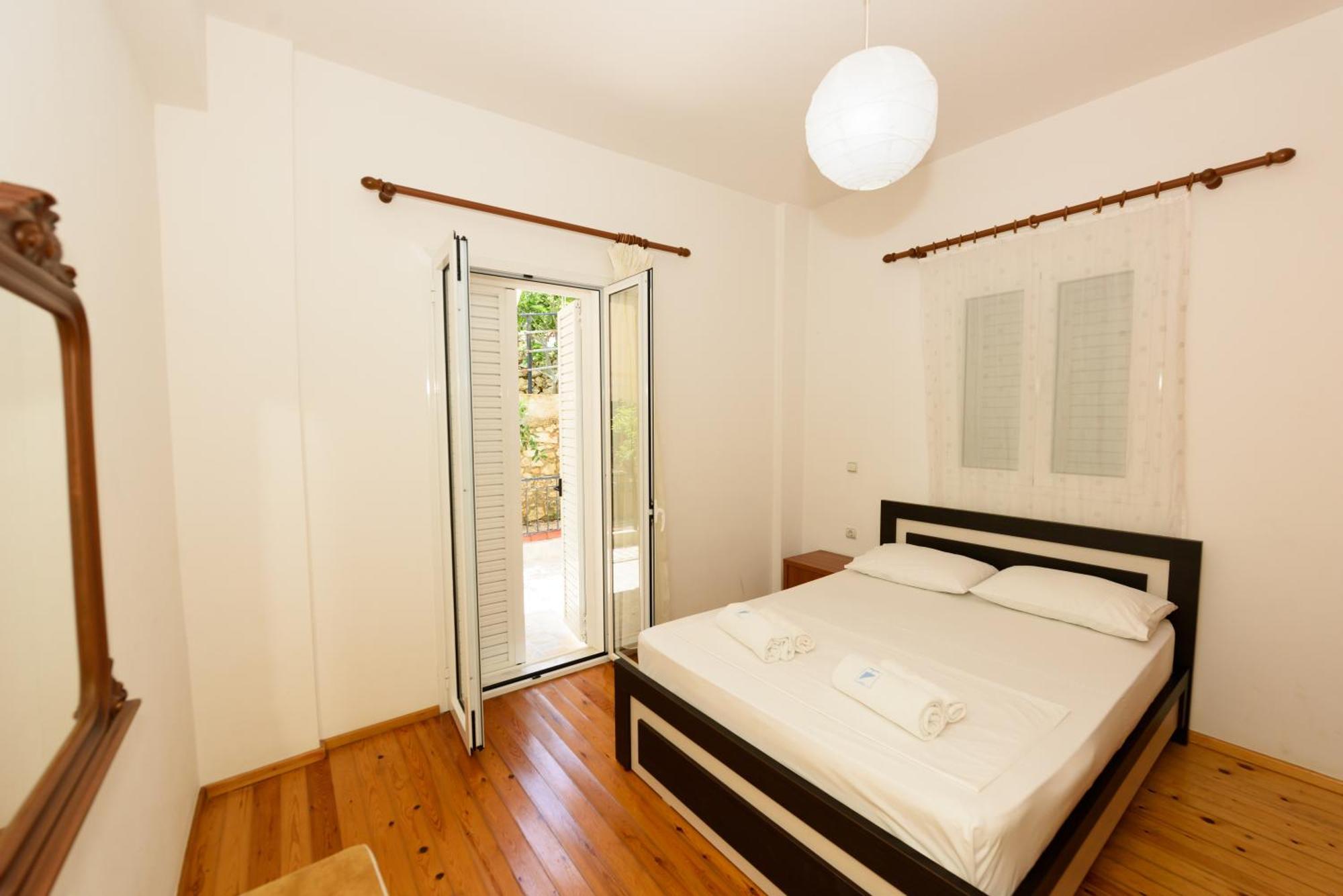 Vasili'S Family Apartments Himare Exterior photo