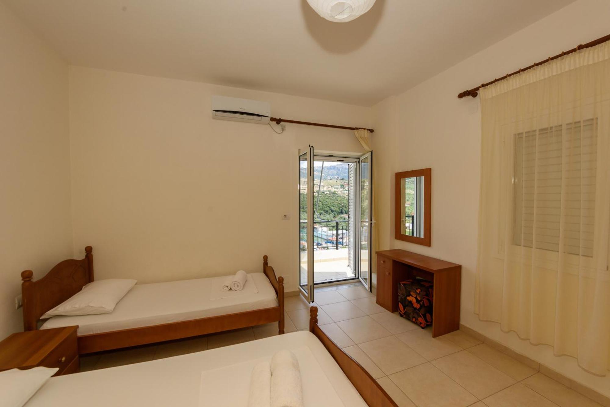 Vasili'S Family Apartments Himare Exterior photo