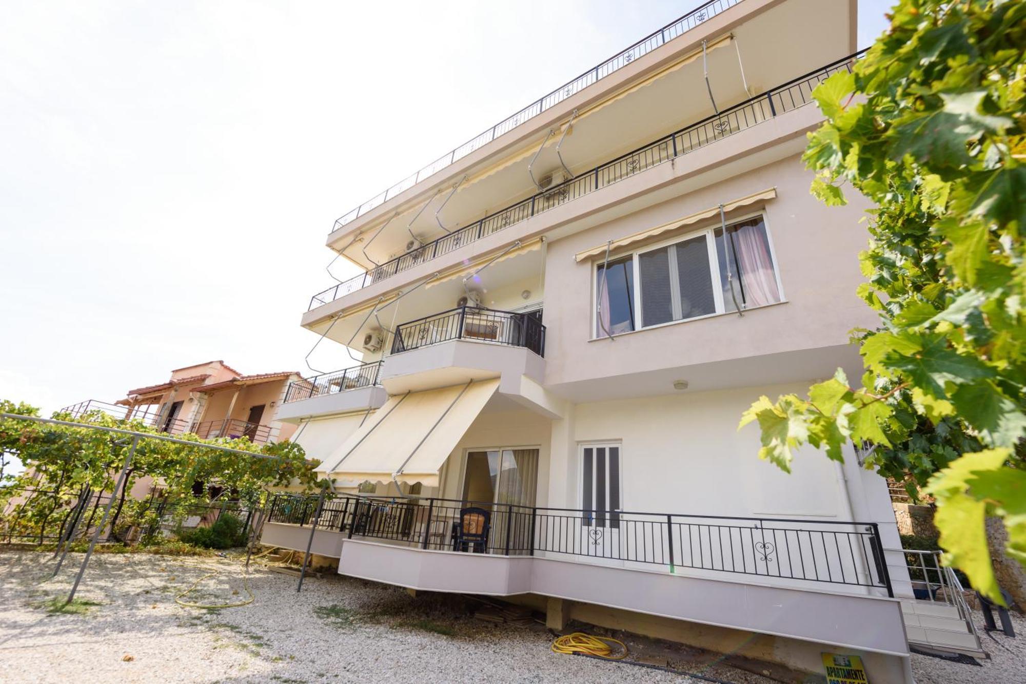 Vasili'S Family Apartments Himare Exterior photo