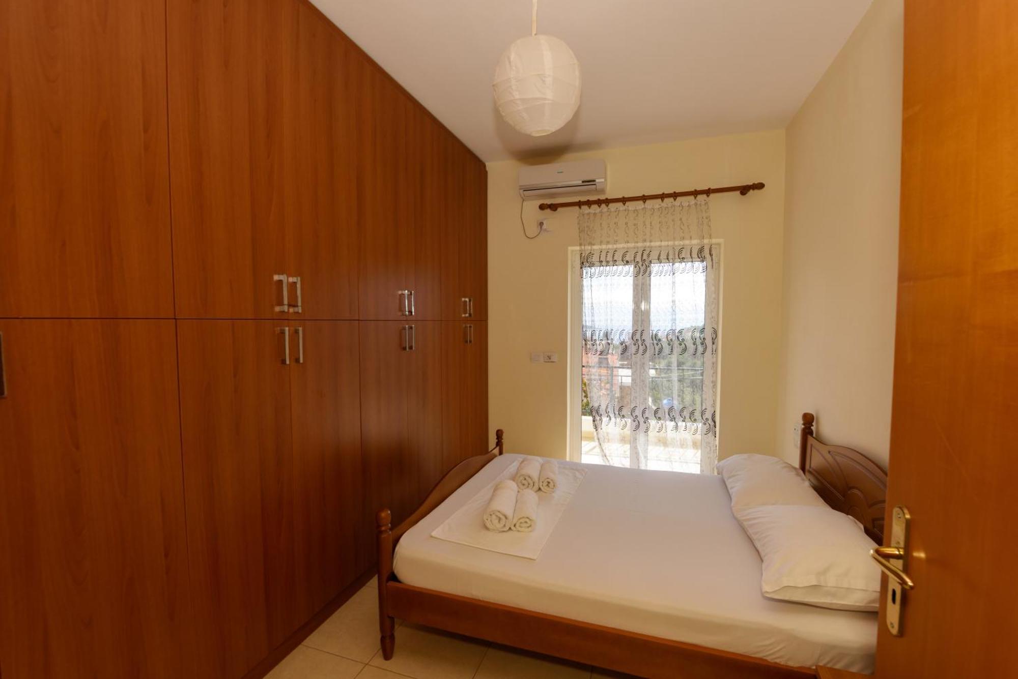 Vasili'S Family Apartments Himare Exterior photo